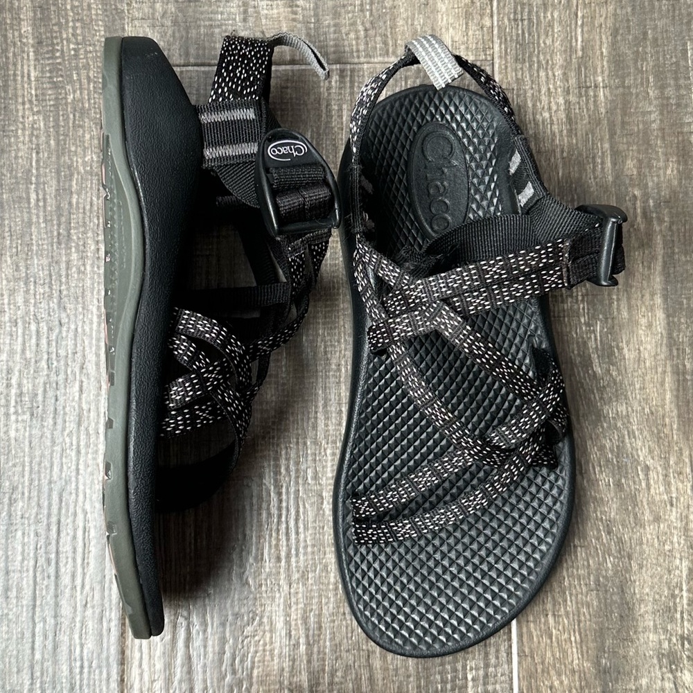 Chaco hiking outdoor sandals black 2y